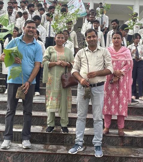 विश्व पर्यावरण दिवस 5 जून, 2026 को ट्रस्ट के द्वारा साकेत महाविद्यालय के स्टाफ एवं विद्यार्थियों के सहयोग से संपन्न वृक्षारोपण कार्यक्रम की एक झलक!